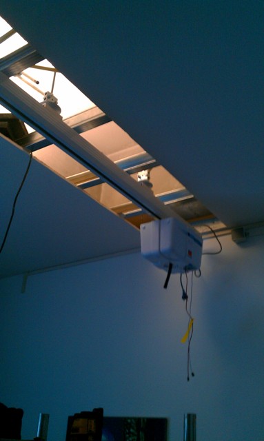 plafondlift-4-de-lift-gemonteerd-en-klaar-voor-gebruik-.jpg